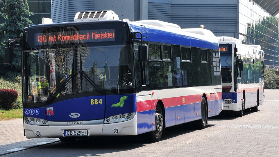 Wystawa autobusów przed halą Łuczniczka w Bydgoszczy. Fot. Ireneusz Sanger