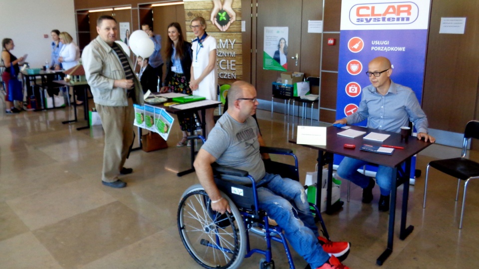 "Targi Pracy i Edukacji - osoba niepełnosprawna na rynku pracy i uczelni" zorganizowano w Auli UMK w Toruniu. Fot. Monika Kaczyńska