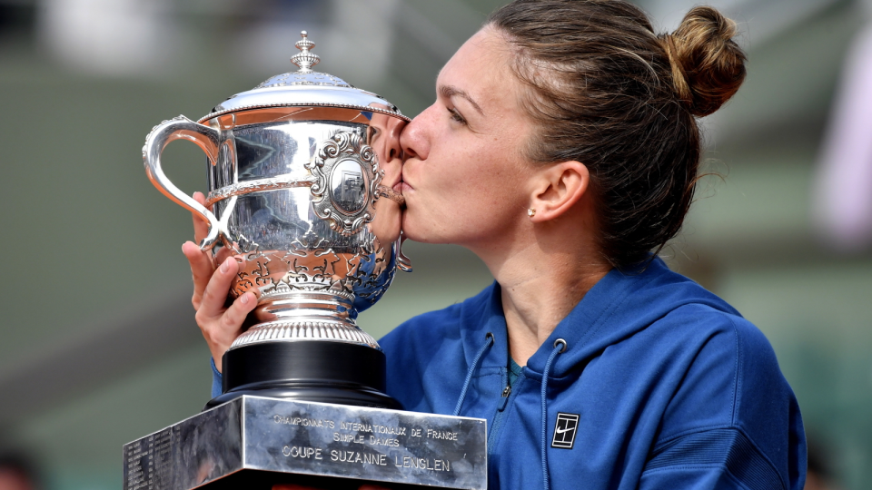 Na zdjęciu Simona Halep, triumfatorka French Open 2018. Fot. PAP/EPA/JULIEN DE ROSA