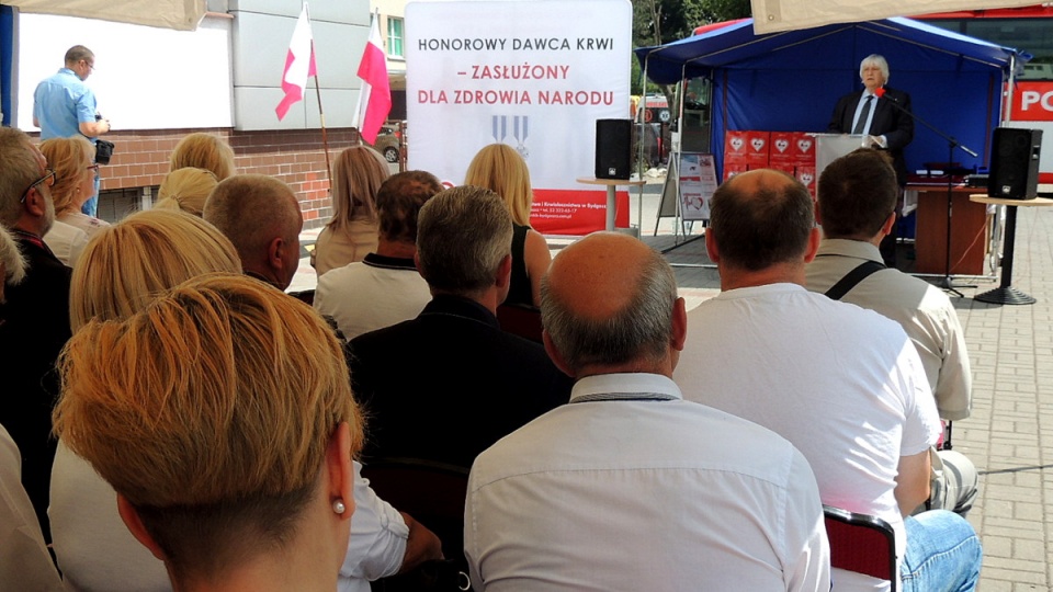Uroczystość wręczenia odznaczeń "Zasłużony dla zdrowia narodu" odbyła się w Regionalnym Centrum Krwiodawstwa i Krwiolecznictwa w Bydgoszczy. Fot. Damian Klich