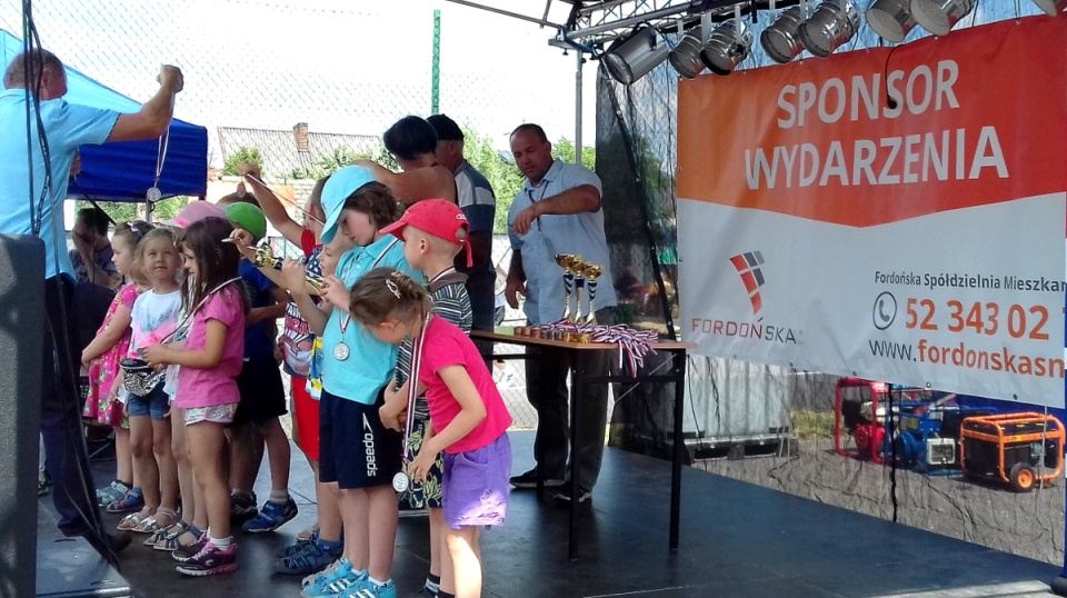 Na kortach tenisowych przy ul. Pielęgniarskiej na Osiedlu nad Wisłą, zorganizowano urodzinowy festyn. Fot. Kamila Zroślak