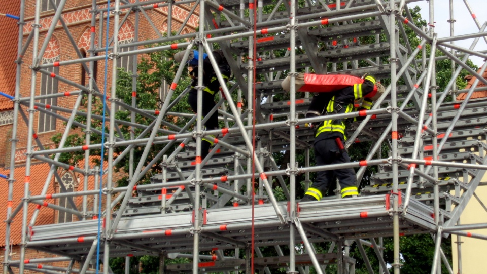 O tytuł najtwardszego rywalizuje w Toruniu 250 strażaków z całego świata. Fot. Monika Kaczyńska