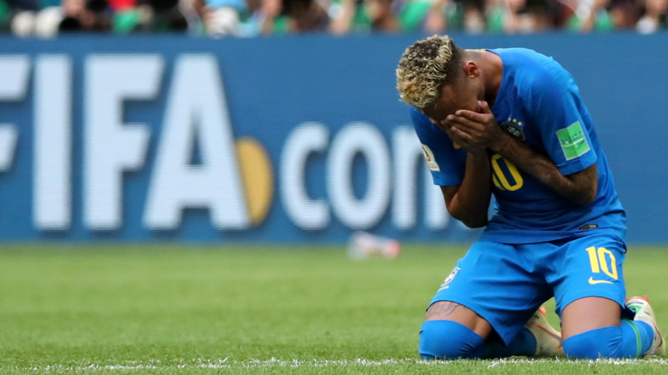 Na zdjęciu płaczący Neymar po zwycięstwie Brazylii z Kostaryką w 2. kolejce grupy E MŚ 2018. Fot. PAP/EPA/GEORGI LICOVSKI