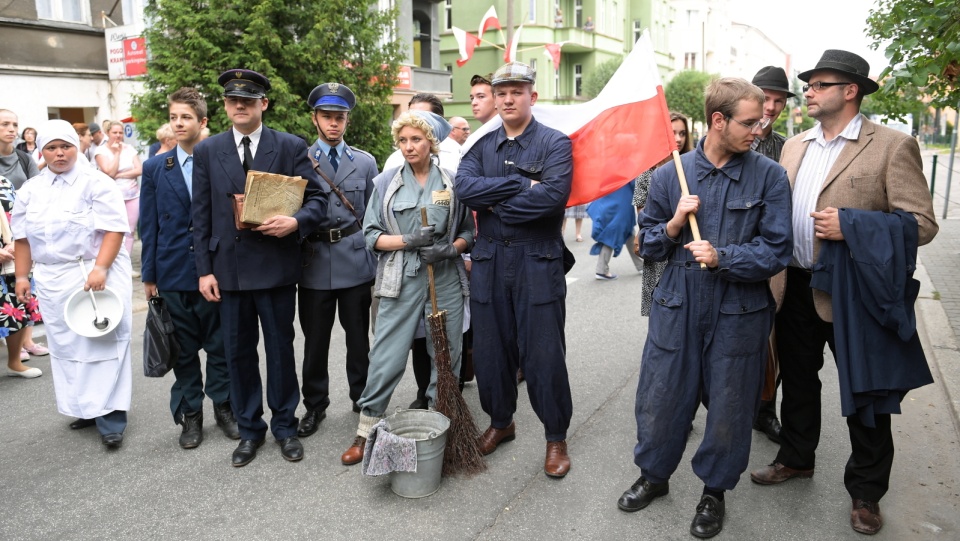 Uroczystości przy pomniku Poległych w Powstaniu Poznańskim w 62. rocznicę Poznańskiego Czerwca 1956. 62 lat temu doszło w Poznaniu do robotniczych protestów, które przerodziły się w walki uliczne. Fot. PAP/Jakub Kaczmarczyk