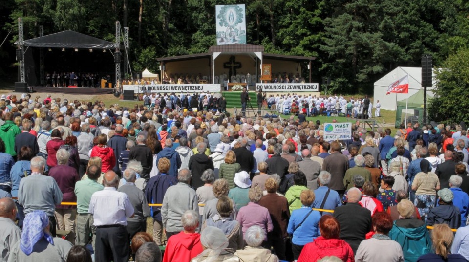 Uroczystości Dnia Pokutnego zorganizowano w pobliżu miejsc objawień maryjnych z 1877 roku/fot.Tomasz Waszczuk, PAP