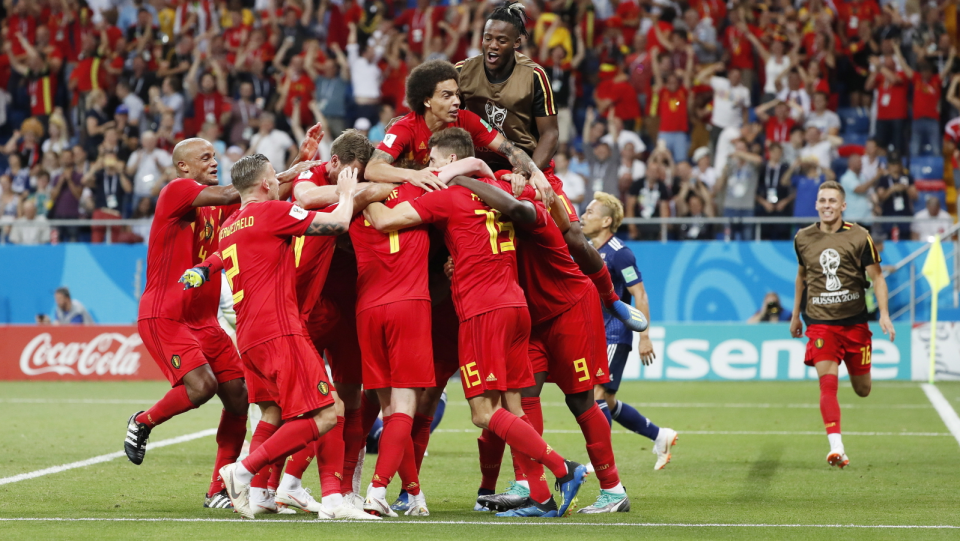 Na zdjęciu piłkarze reprezentacji Belgii cieszą się z bramki na 3:2 w meczu z Japonią, która zagwarantowała im awans do ćwierćfinału MŚ 2018. Fot. PAP/EPA/FRANCIS R. MALASIG