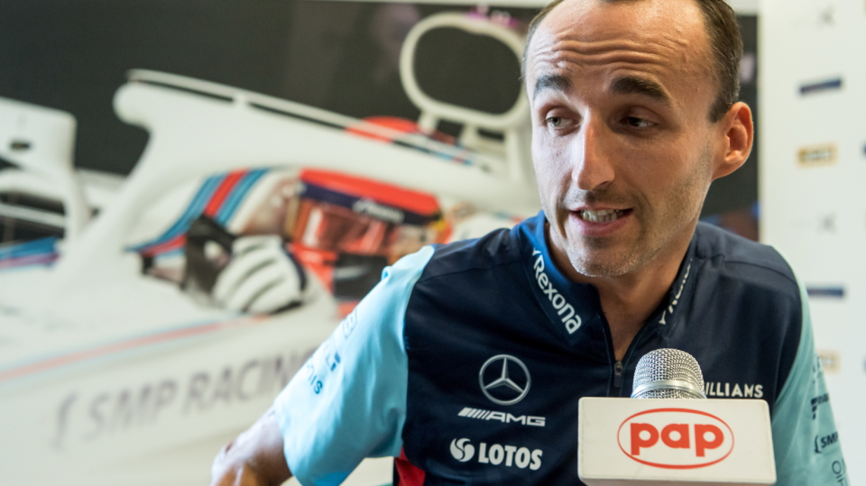 Na zdjęciu Robert Kubica podczas wywiadu dla Polskiej Agencji Prasowej. Fot. PAP/Tytus Żmijewski