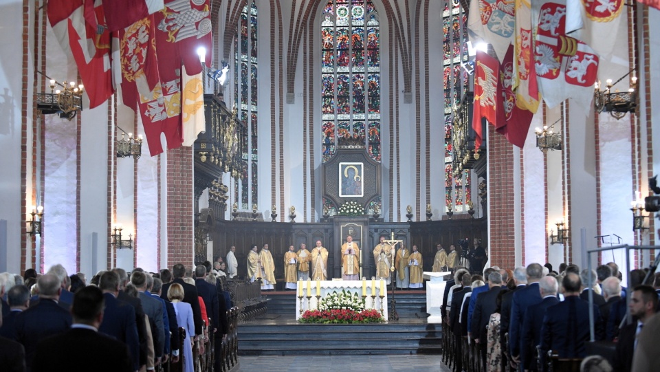 Msza św. w bazylice archikatedralnej p.w. Męczeństwa św. Jana Chrzciciela w Warszawie poprzedziła obrady Zgromadzenia Narodowego. Fot. PAP/Marcin Obara