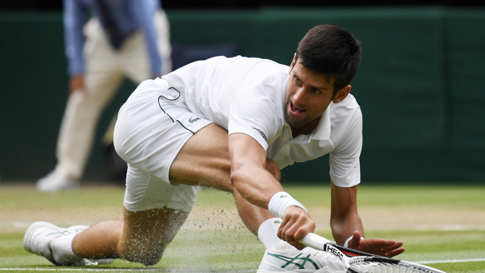 Na zdjęciu Novak Djoković, finalista Wimbledonu 2018. Fot. PAP/EPA/NEIL HALL