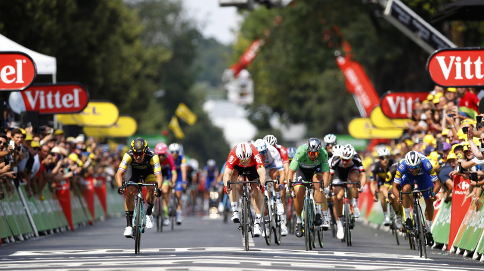 Zdjęcie z finiszu 8. etapu Tour de France 2018. Fot. PAP/EPA/KIM LUDBROOK