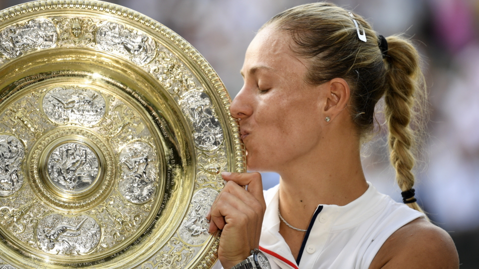 Na zdjęciu Andżelika Kerber, triumfatorka Wimbledonu 2018. Fot. PAP/EPA/NEIL HALL