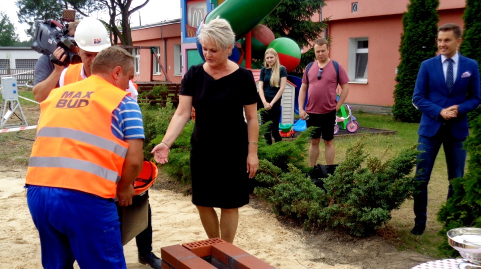 Wmurowany został kamień węgielny pod budowę drugiego budynku Zakładu Pielęgnacyjno-Opiekuńczego dla Dzieci i Młodzieży. Fot. Monika Kaczyńska