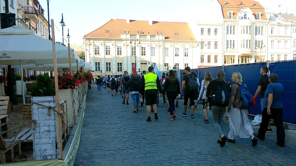 Pielgrzymi wyruszyli na Jasną Górę spod bydgoskiej katedry, by pokonać w marszu 320 kilometrów. Fot. Damian Klich