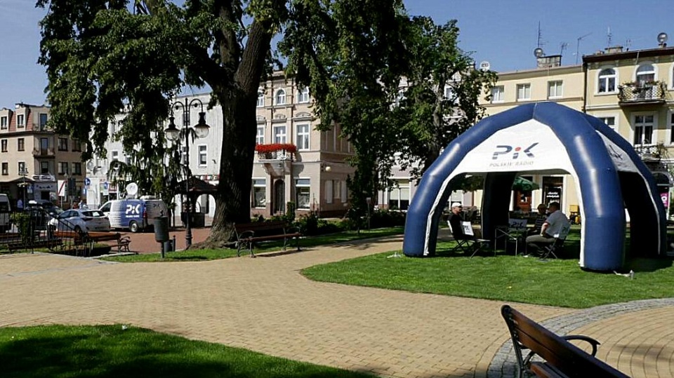 21 lipca mobilne studio Polskiego Radia PiK pojawiło się na rynku w Tucholi. Fot. Adam Hibner