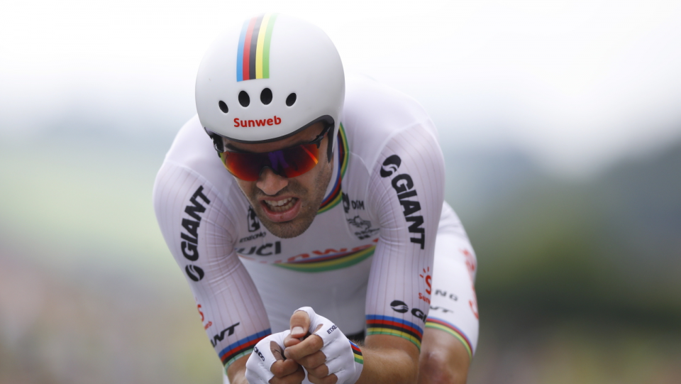 Na zdjęciu Tom Dumoulin, triumfator indywidualnej jazdy na czas w Tour de France 2018. Fot. PAP/EPA/KIM LUDBROOK