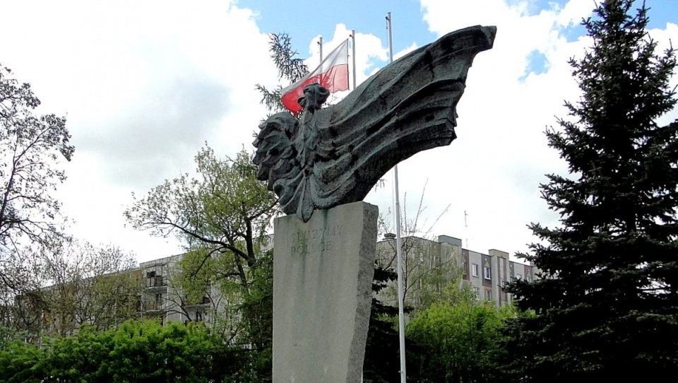 Zdaniem IPN, włocławski obelisk nie propaguje ustrojów totalitarnych, zatem zburzenie pomnika nie będzie konieczne. Fot. pomniki.wloclawek.pl