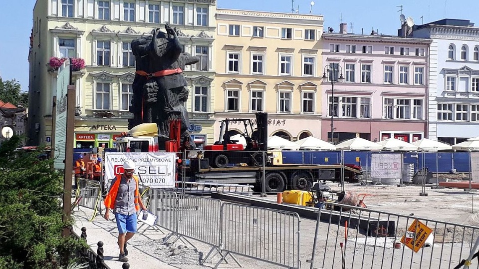 Monument został opasany specjalnymi linami. Fot. Kamila Zroślak