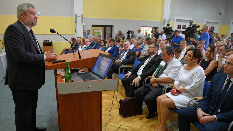 Minister rolnictwa i rozwoju wsi Jan Krzysztof Ardanowski podczas spotkania z rolnikami w Boguchwale/fot. Darek Delmanowicz, PAP