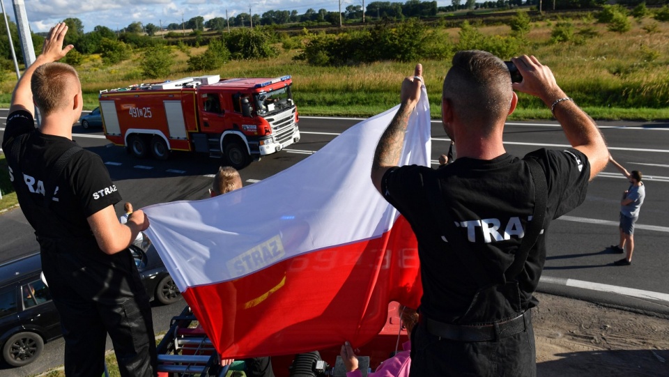 Polscy strażacy wrócili w poniedziałek do Polski po dwutygodniowej akcji gaszenia pożarów w Szwecji. Fot. PAP/Marcin Bielecki