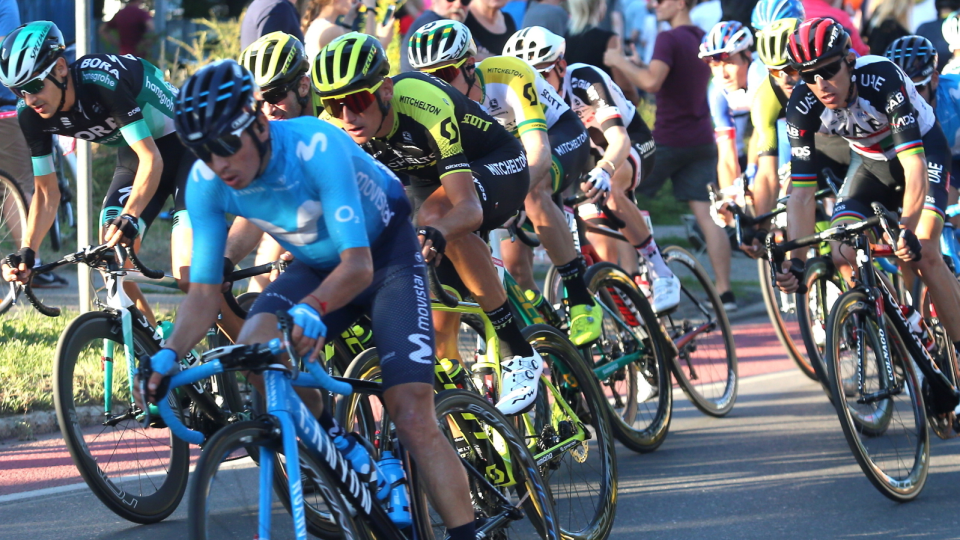 Kolarze na trasie 3. etapu 75. Tour de Pologne. Fot. PAP/Andrzej Grygiel