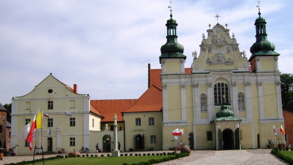 W Strzelnie znajduje się zabytkowy kościół Świętej Trójcy i Najświętszej Maryi Panny. Jego budowę rozpoczęto w XII wieku i ukończono dopiero w połowie XIII wieku. Od 2018 roku to pomnik historii/fot. Olerys, Wikipedia