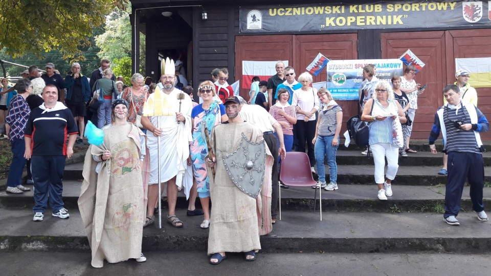 W tym roku miłośnicy kajaków wypłynęli z przystani Uczniowskiego Klubu Sportowego "Kopernik" przy Babiej Wsi. Fot. Tatiana Adonis