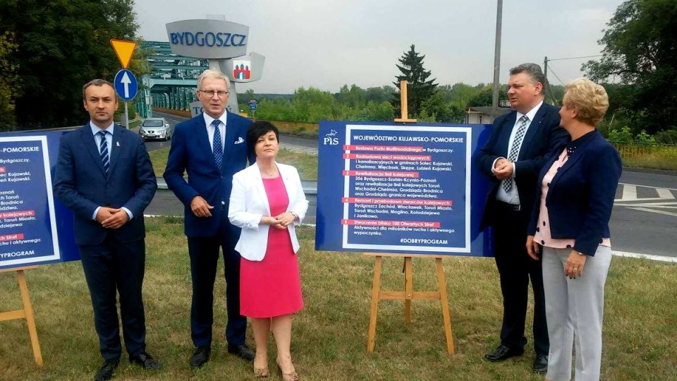 Konferencja prasowa PiS zorganizowana została w Bydgoszczy przy Moście Fordońskim nad Wisłą. Fot. Damian Klich