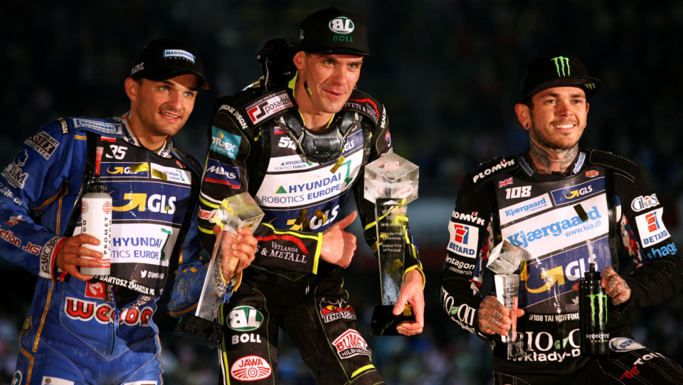 Na zdjęciu od lewej Bartosz Zmarzlik, Martin Vaculik i Tai Woffinden, trzech najlepszych żużlowców Grand Prix Polski 2018 w Gorzowie Wlkp. Fot. PAP/Lech Muszyński