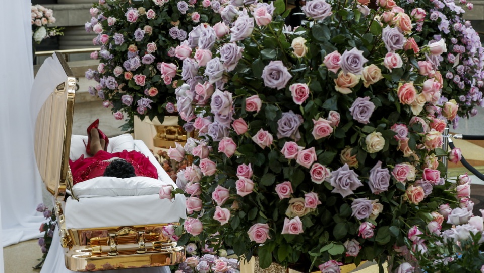 Pogrzeb Arethy Franklin odbędzie się w piątek. Fani mogą się z nią pożegnać w Muzeum Historii Afroamerykańskiej imienia Charlesa Wrighta w Detroit/fot. PAP/EPA/PAUL SANCYA /POOL