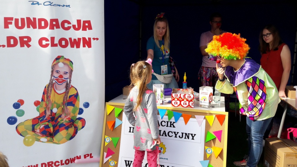 Szukamy ludzi, którzy do nas dołączą - mówili na Wyspie Młyńskiej działacze Fundacji "Dr Clown". Fot. Tatiana Adonis