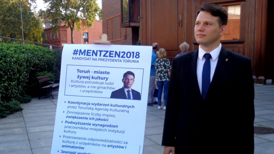 "Problemy kultury w Toruniu są dobrze znane od co najmniej 10 lat" - mówi kandydyjący na urząd prezydenta miasta, Sławomir Mentzen. Fot. Monika Kaczyńska.