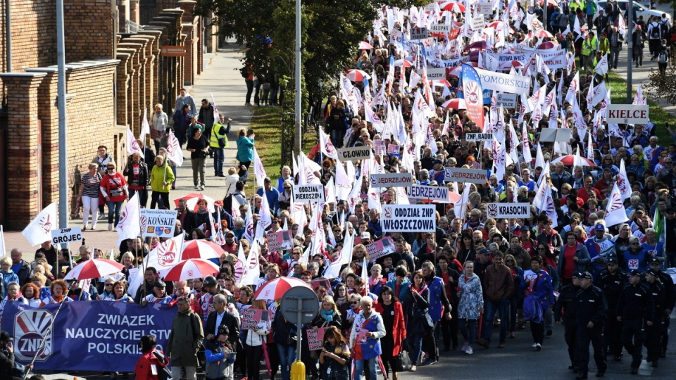 Ogólnopolska manifestacja Związku Nauczycielstwa Polskiego w Warszawie. Fot. PAP/Jacek Turczyk