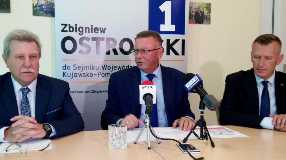 Od lewej: senator Andrzej Kobiak, wicemarszałek Zbigniew Ostrowski i prezes Stowarzyszenia Przedsiębiorców Kujaw i Pomorza, Wojciech Świtała. Fot. Damian Klich