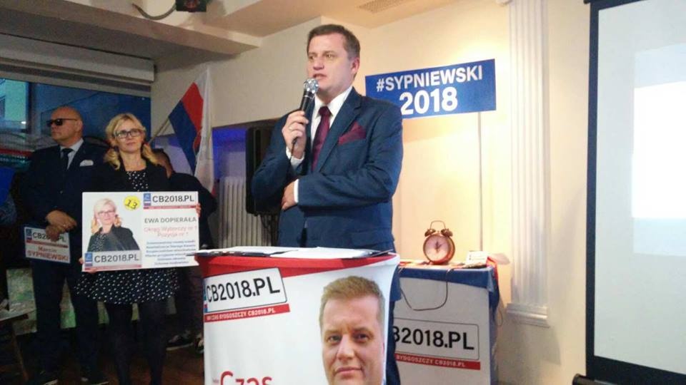 W trakcie konwencji wyborczej Marcin Sypniewski Marcin Sypniewski zaprezentował plan rozwoju miasta dla każdego okręgu wyborczego w Bydgoszczy. Fot. Damian Klich