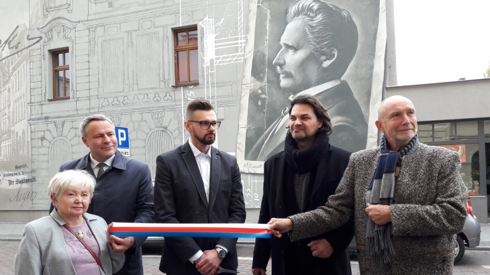 Nowy mural odsłonięto na kamienicy u zbiegu ulic Gdańskiej i Cieszkowskiego/fot. Tatiana Adonis