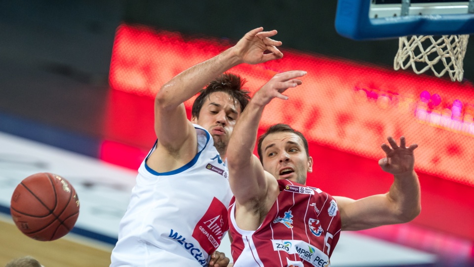 Mecz Anwil Włocławek kontra Spójnia Stargard (80:81) w 5. kolejce ekstraklasy koszykarzy 2018/2019. Fot. PAP/Tytus Żmijewski