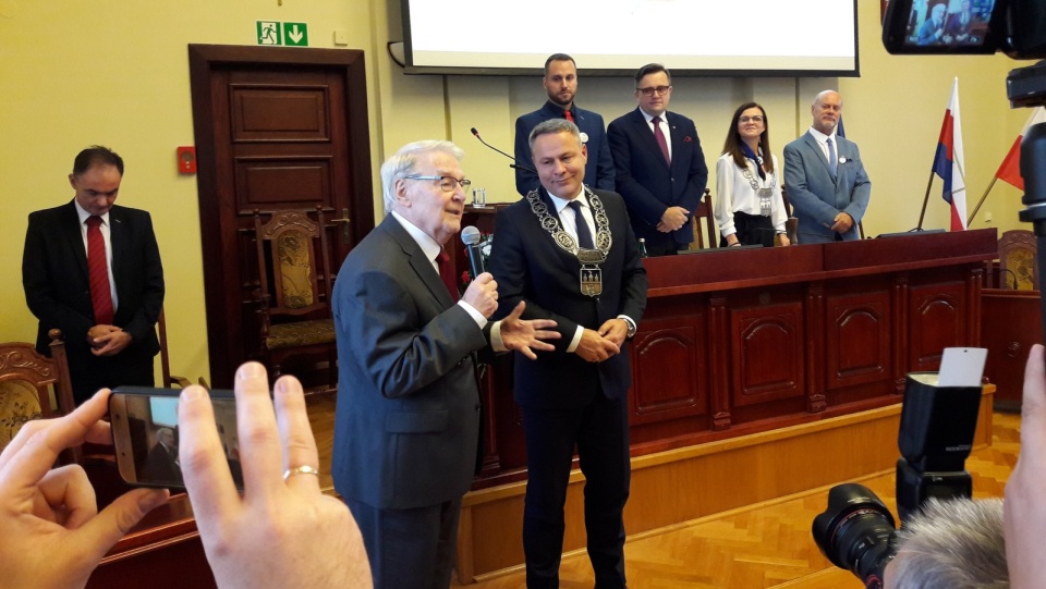 Ślubowanie złożył dziś prezydent Rafał Bruski. Na sesji obecny był tez Honorowy Obywatel Miasta Bydgoszczy Leonard Pietraszak. Fot. Tatiana Adonis