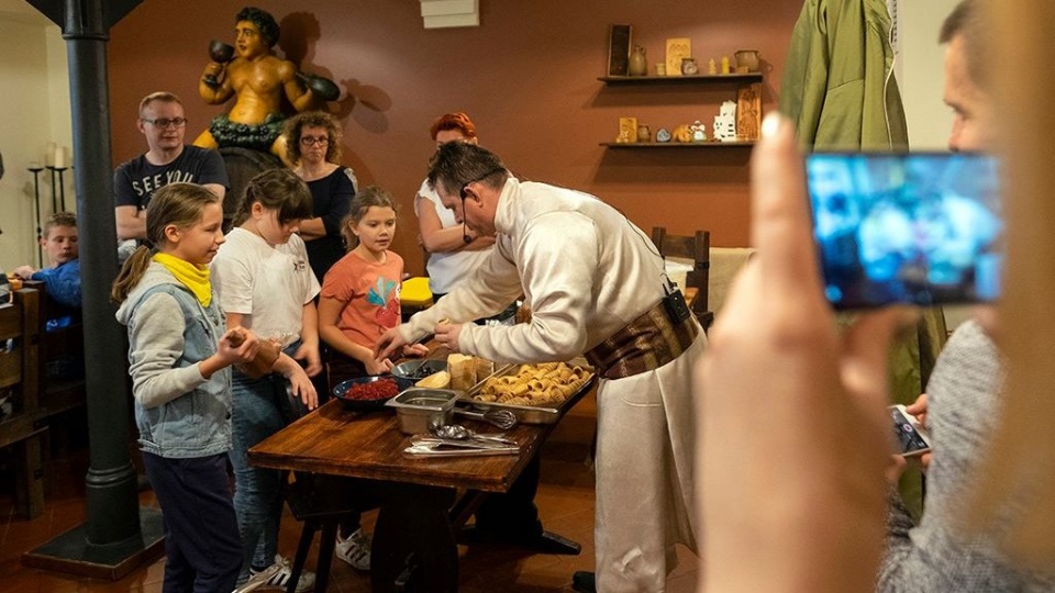 Pokazy i warsztaty kulinarne, piernikowe opowieści i gre terenową przygotowano w Muzeum Toruńskiego Piernika z okazji imienin Świętej Katarzyny. Fot. Michał Zaręba