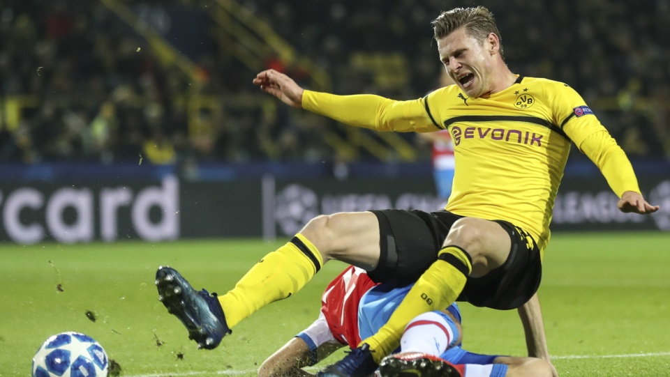 Na zdjęciu Łukasz Piszczek podczas meczu Borussi Dortmund z FC Brugge (0:0) w 5. kolejce piłkarskiej Ligi Mistrzów 2018/2019. Fot. PAP/EPA/FRIEDEMANN VOGEL