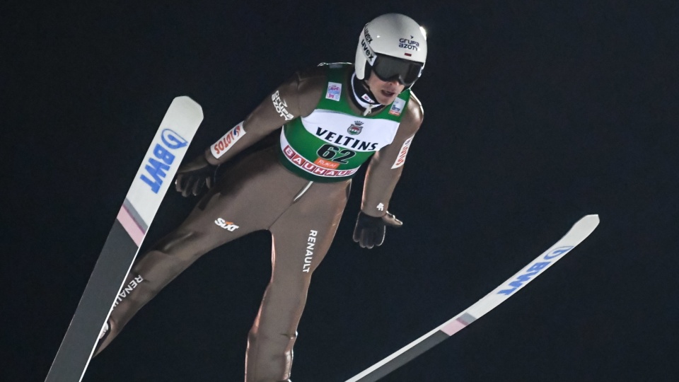 W sobotę w Niżnym Tagile Piotr Żyła (na zdjęciu) po raz drugi w tym sezonie stanął na podium indywidualnego konkursu PŚ. Fot. PAP/ EPA/KIMMO BRANDT