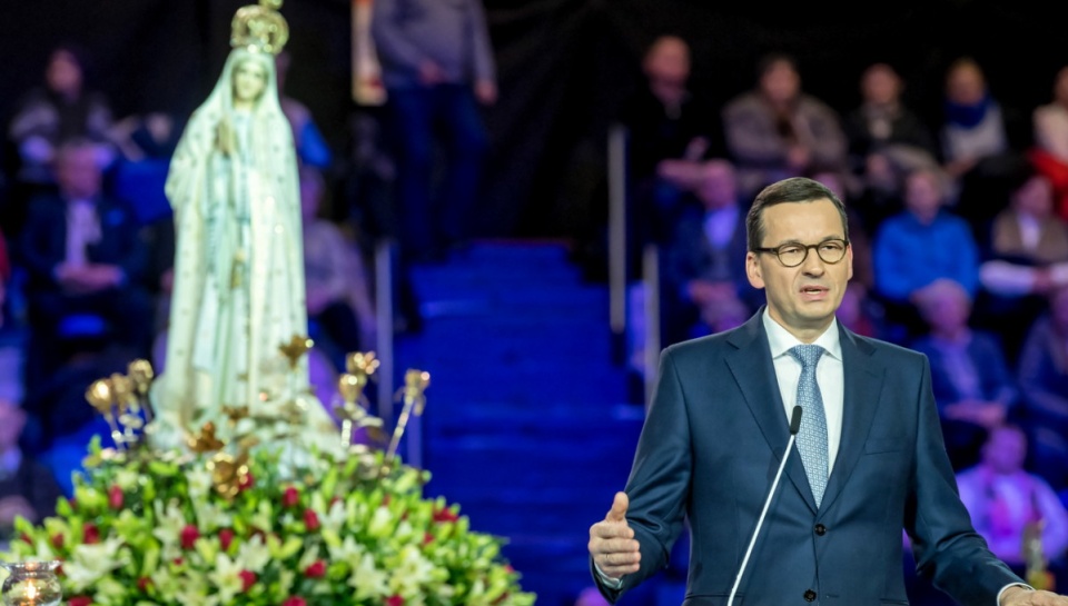 "Powinniśmy z większą czcią pamiętać o matkach i babciach, które przechowywały Polskę" - mówił w Toruniu premier Mateusz Morawiecki. Fot. PAP/Tytus Żmijewski