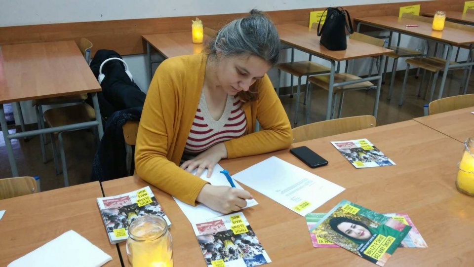 Trwa maraton pisania listów Amnesty International na UKW w Bydgoszczy. Fot. Damian Klich
