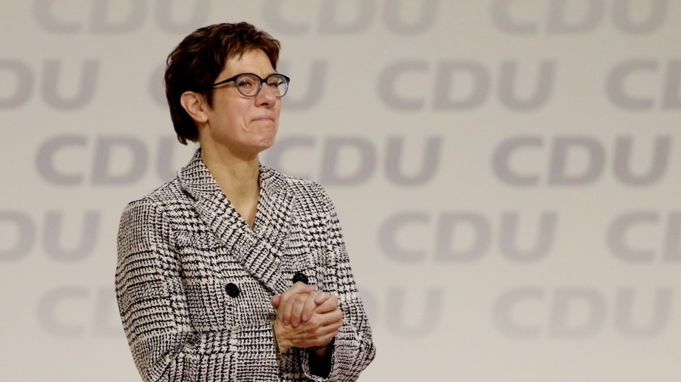 Annegret Kramp-Karrenbauer, nazywana przez niemieckie media AKK, uzyskała 517 głosów. Fot. PAP/EPA/FOCKE STRANGMANN