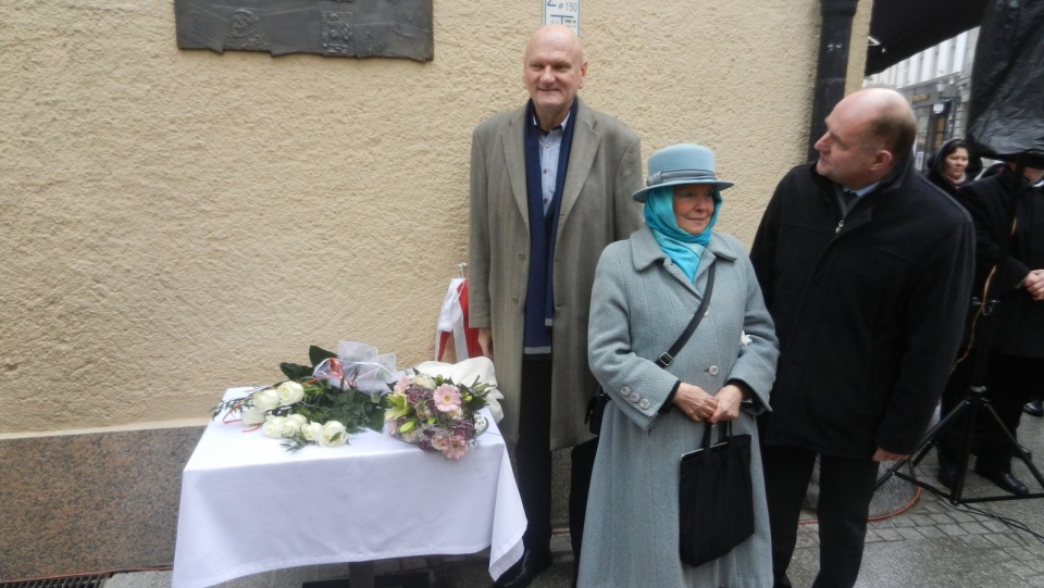 Olgierdowi Gałdyńskiemu poświęcona została tablica pamiątkowa odsłonięta dziś przy ulicy Szerokiej 9 w Toruniu. Fot. Iwona Muszytowska-Rzeszotek