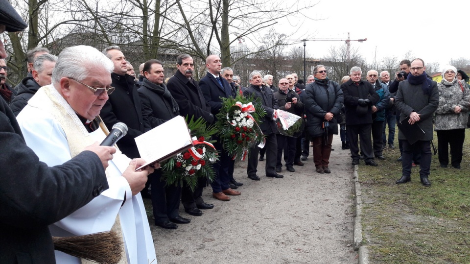 Pamiątkowa tablica odsłonięta na skwerze Pomorskiego Okręgu Wojskowego/fot. Tatiana Adonis