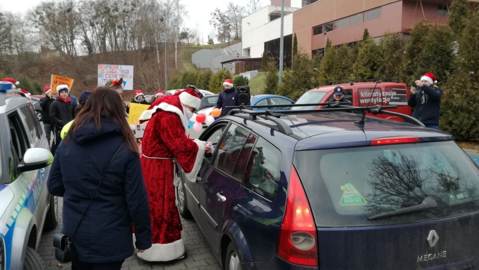 W akcji wzięli udział policjanci oraz młodzież ze Szkoły Podstawowej nr 2 w Świeciu/fot. Marcin Doliński