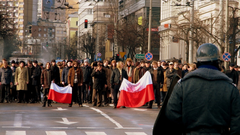 Zdjęcie z realizacji "Czarnego czwartku", filmu o wydarzeniach grudniowych 1970 roku. Fot. Starscream/Wikipedia