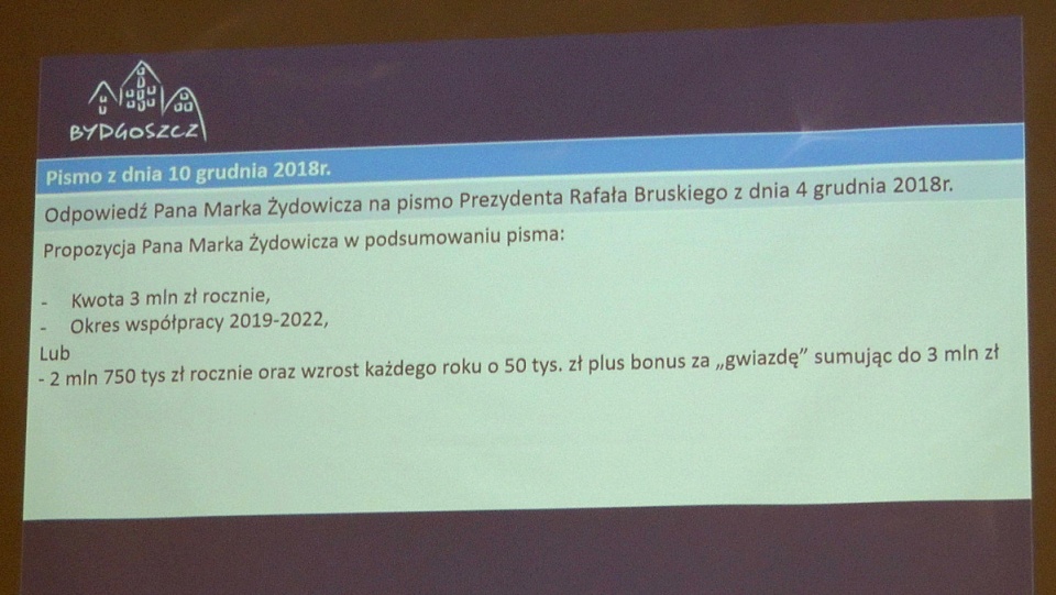 Zastępca prezydenta Bydgoszczy Michał Sztybel przedstawił radnym informacje na temat współpracy miasta z Fundacją Tumult organizująca Camerimage. Fot. Tatiana Adonis