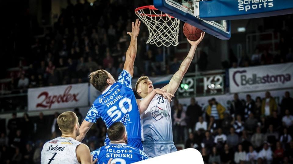 Zdjęcie z meczu Polski Cukier Toruń kontra Polpharma Starogard Gdański w 11. kolejce ekstraklasy koszykarzy 2018/2019. Fot. facebook.com/BasketTorun