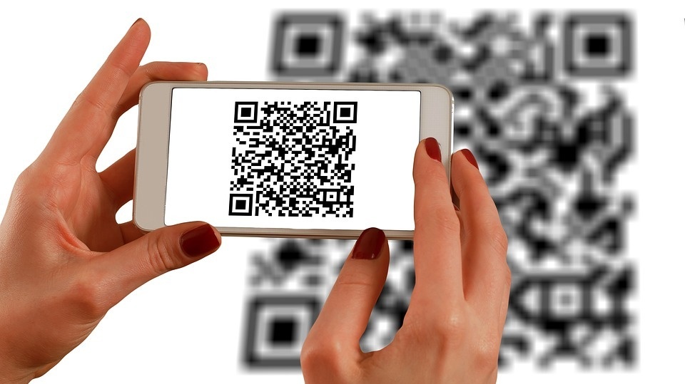 "Wczytanie takiego kodu QR może narazić właściciela telefonu na uruchomienie aplikacji wysyłającej SMS Premium bez wiedzy użytkownika" - podkreśla komunikat Komendy Głównej Policji. Fot. ilustracyjnie/pixabay.com